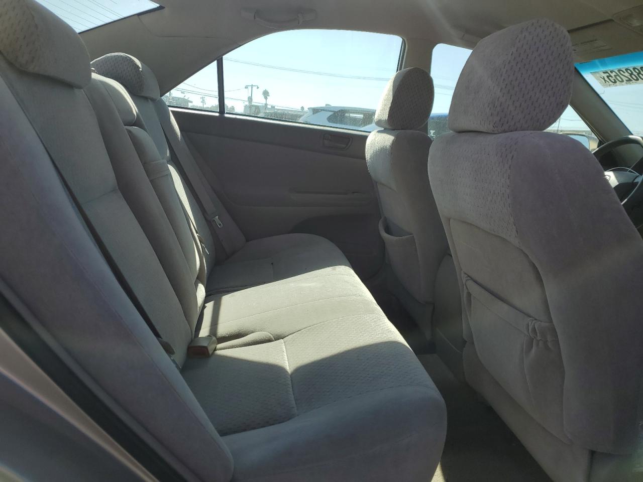 2004 Toyota Camry Le VIN: 4T1BE32K04U290096 Lot: 82288265