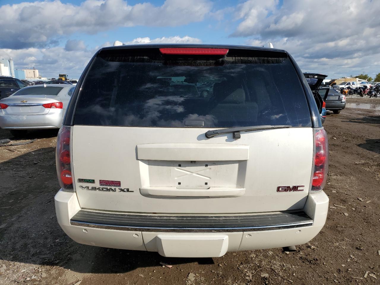 2011 GMC Yukon Xl Denali VIN: 1GKS2MEF3BR257471 Lot: 84787605