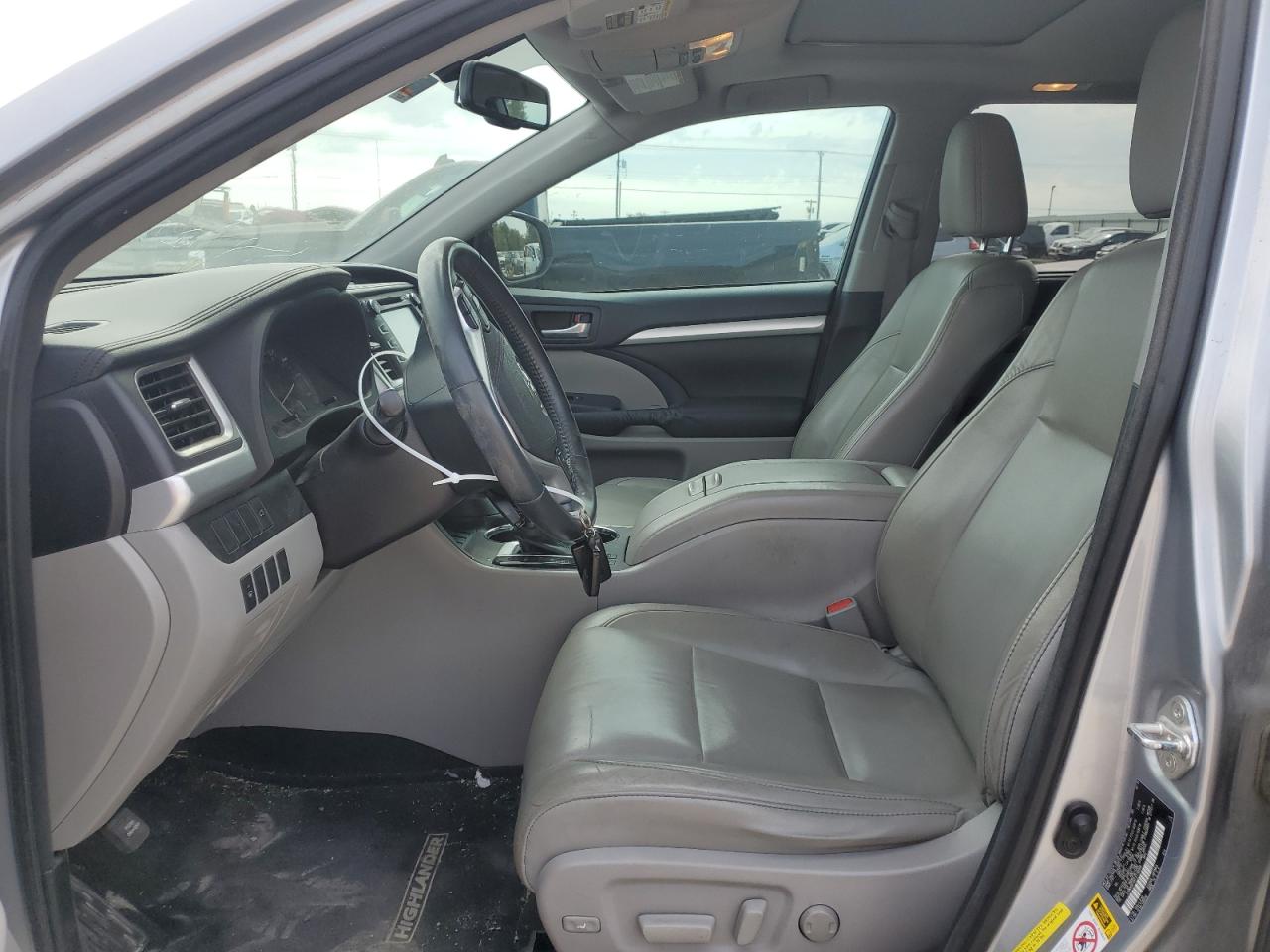 2015 Toyota Highlander Xle VIN: 5TDKKRFH4FS116098 Lot: 85748085