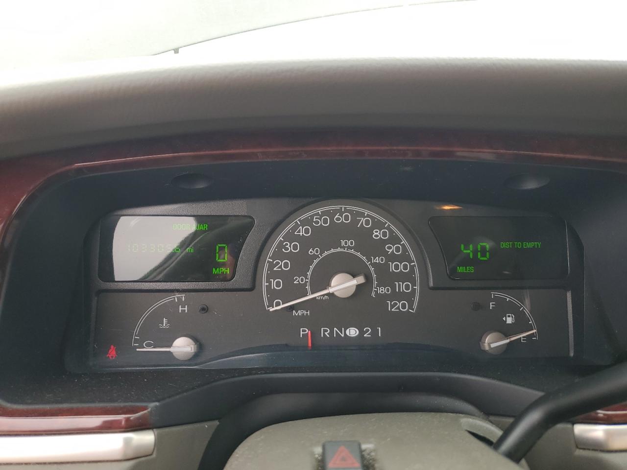 2004 Lincoln Town Car Executive VIN: 1LNHM81W34Y610275 Lot: 90085875