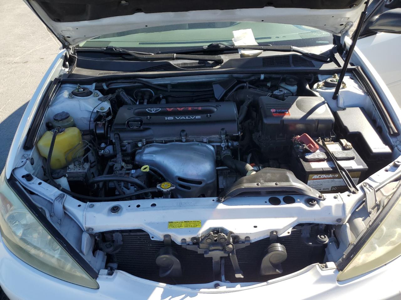 2004 Toyota Camry Le VIN: JTDBE30KX40269724 Lot: 82373625