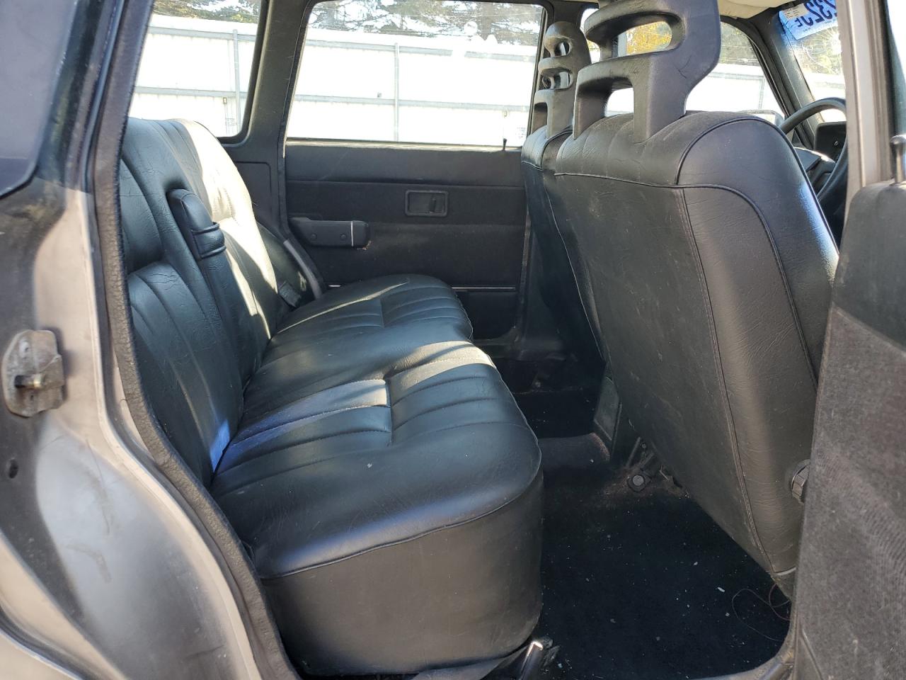 1990 Volvo 240 Base VIN: YV1AA885XL1866653 Lot: 85832325