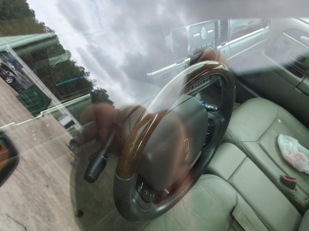 2006 Lincoln Town Car Signature Limited VIN: 1LNHM82W86Y646139 Lot: 81971905