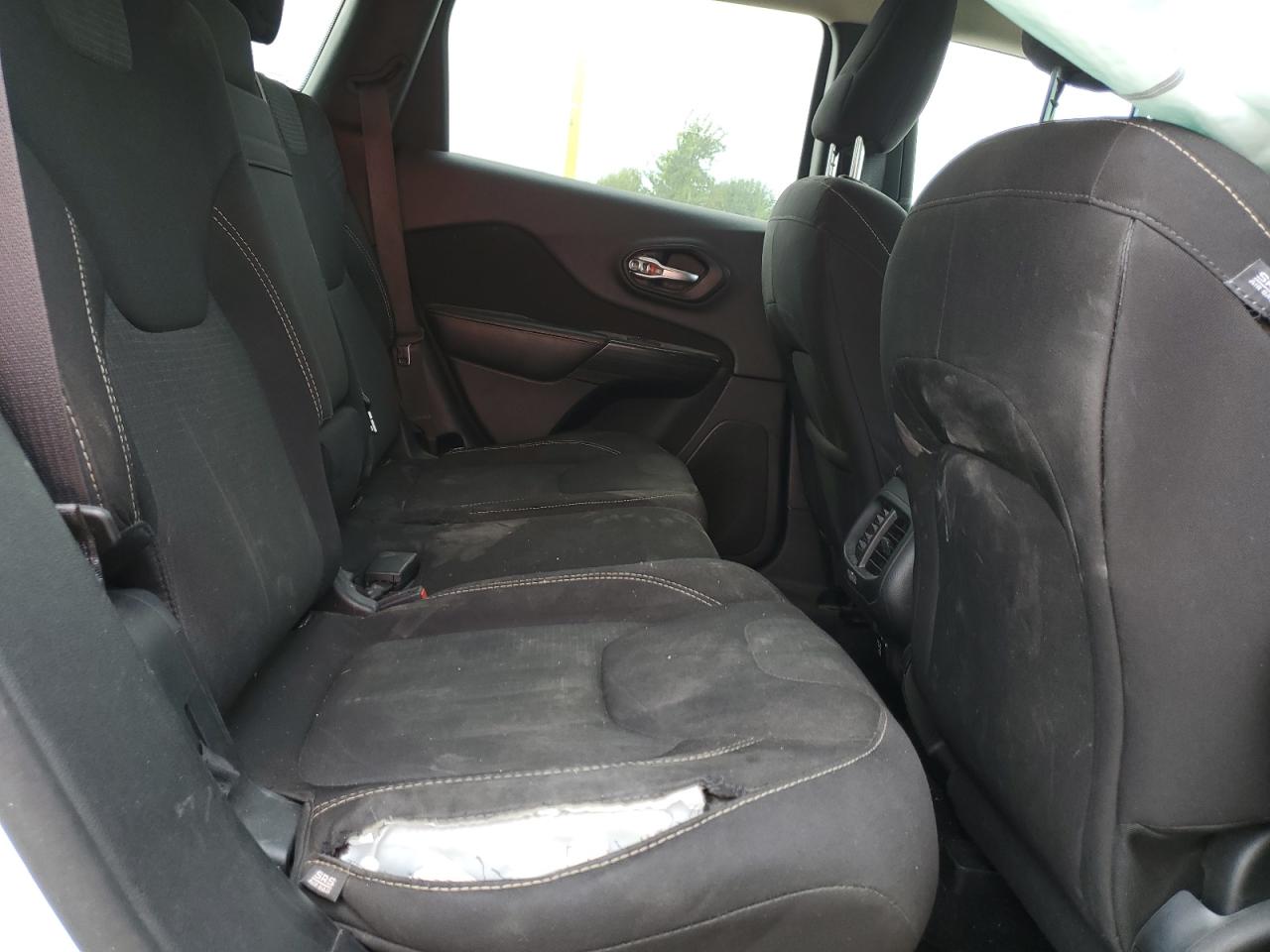 2016 Jeep Cherokee Latitude VIN: 1C4PJMCS3GW152796 Lot: 87222965