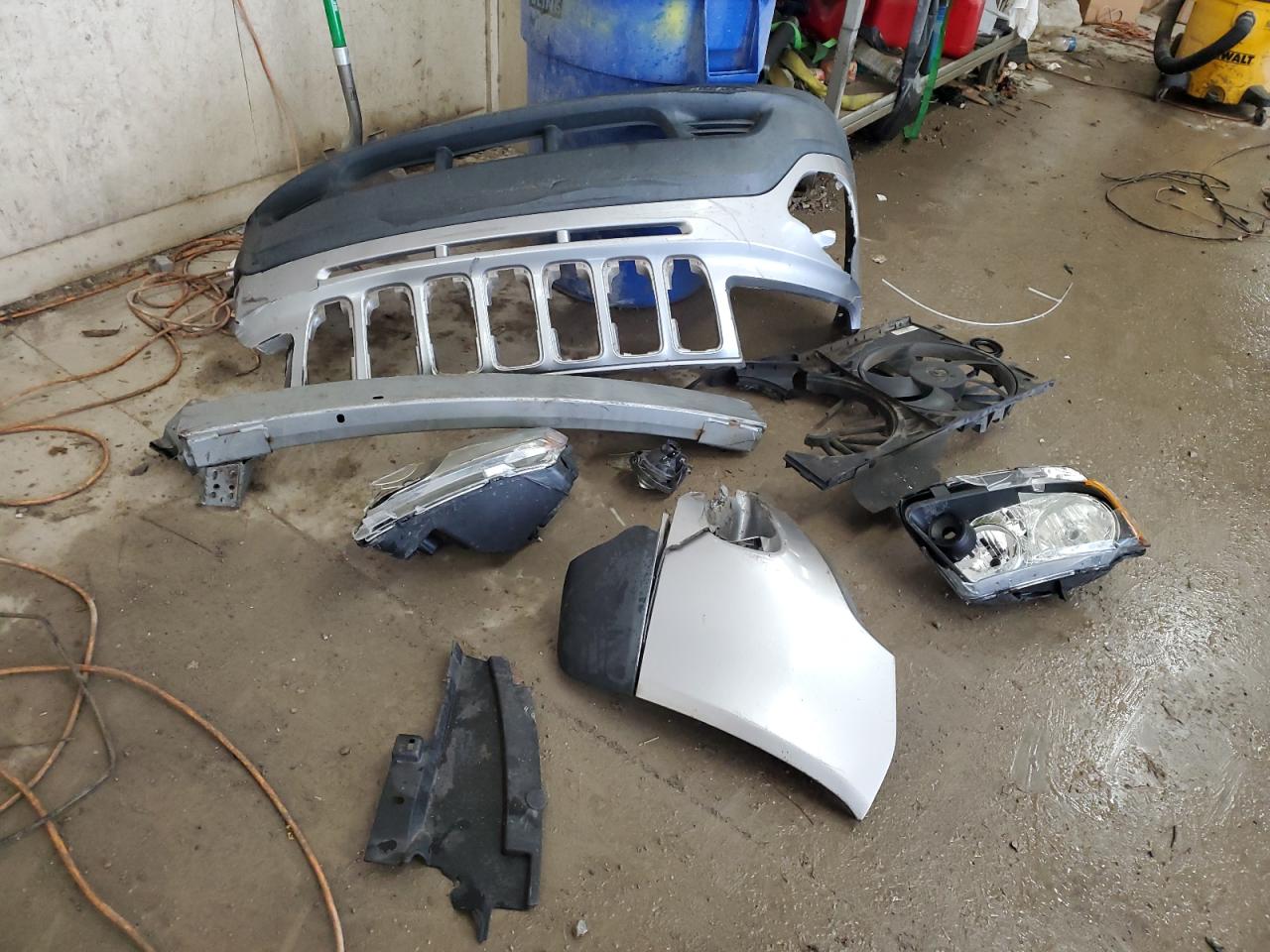 2015 Jeep Compass Sport VIN: 1C4NJCBA6FD218892 Lot: 90647685