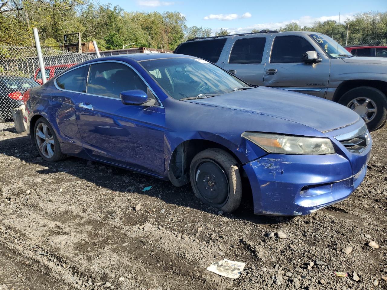 1HGCS2B86BA002856 HONDA ACCORD 2011 BLUE Photo 4