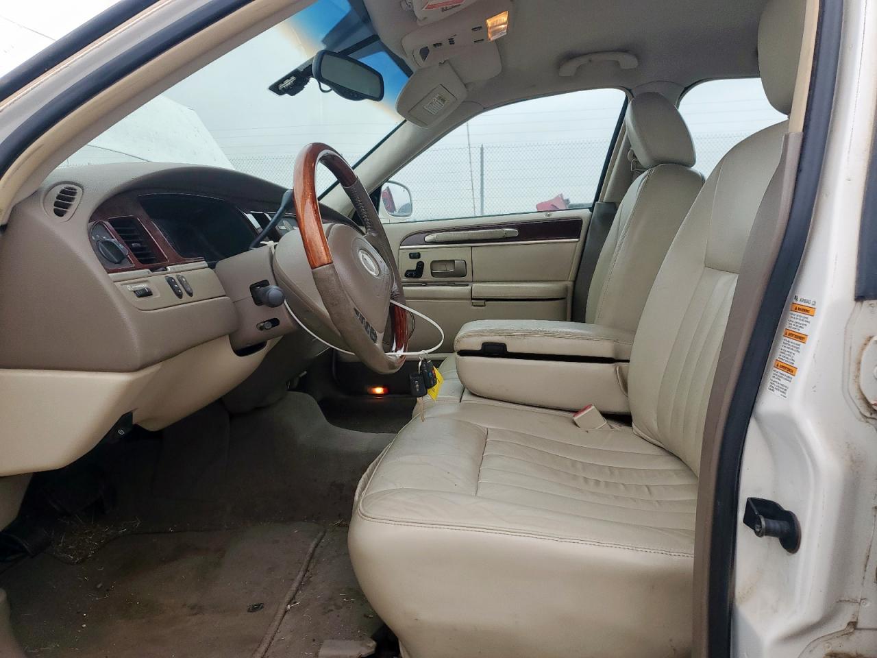 2003 Lincoln Town Car Signature VIN: 1LNHM82W23Y628490 Lot: 81575675