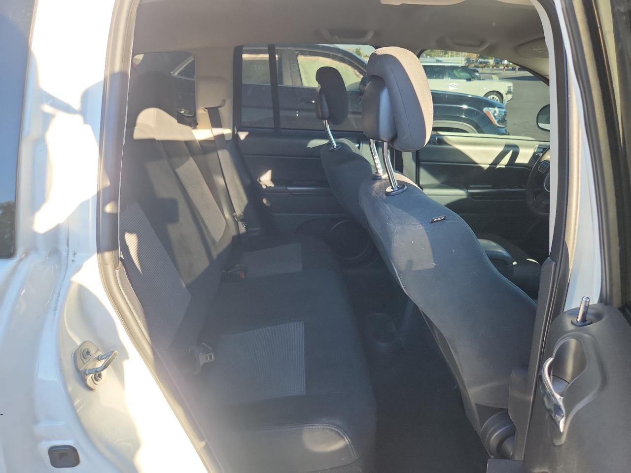 2015 Jeep Compass Sport VIN: 1C4NJCBA1FD208934 Lot: 86900315