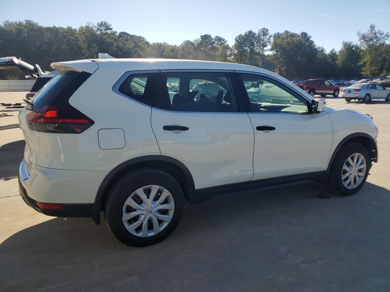 2018 Nissan Rogue S white  gas 5N1AT2MV8JC716699 photo #4