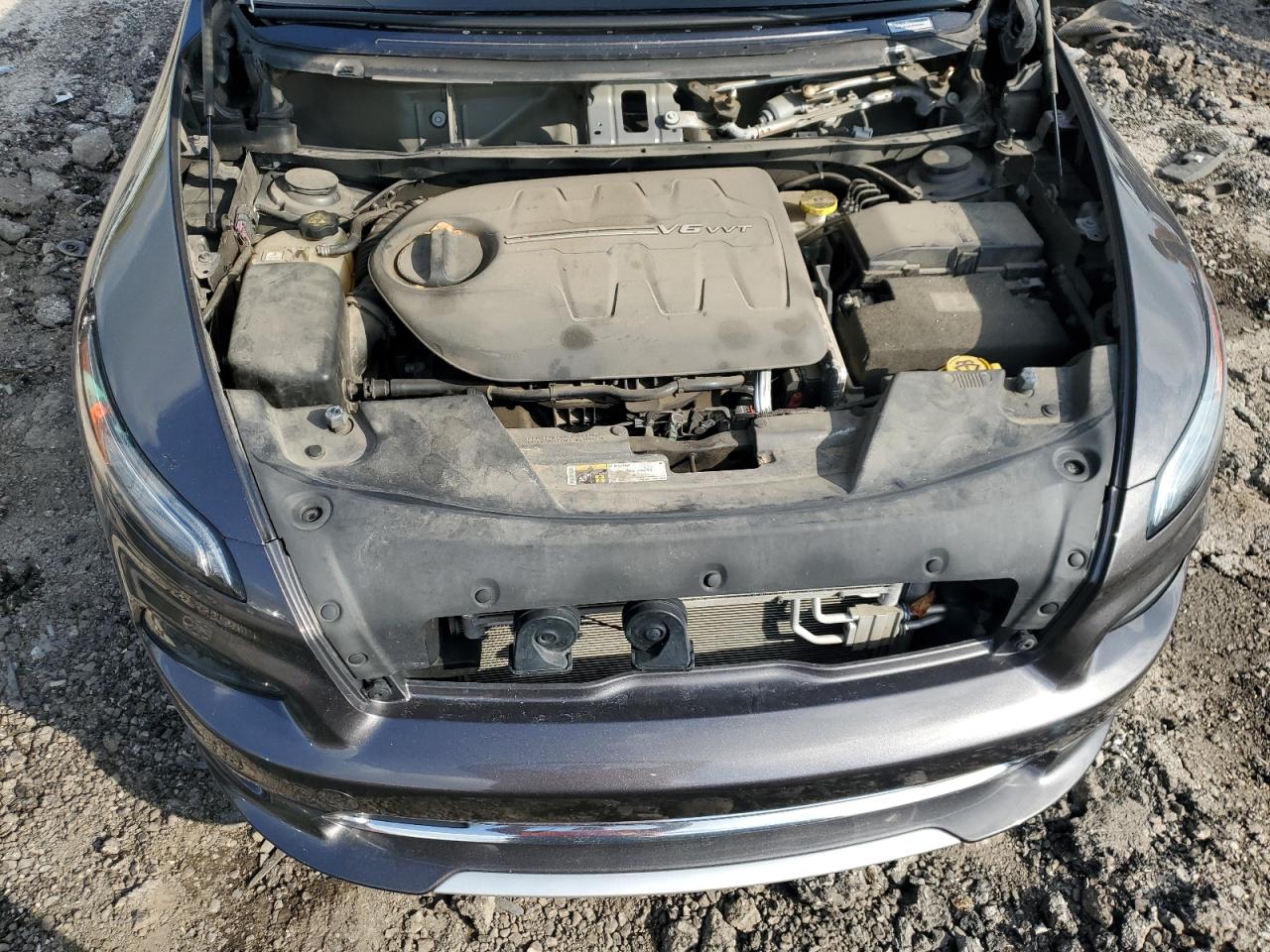 2018 Jeep Cherokee Overland VIN: 1C4PJMJX0JD593884 Lot: 86456465