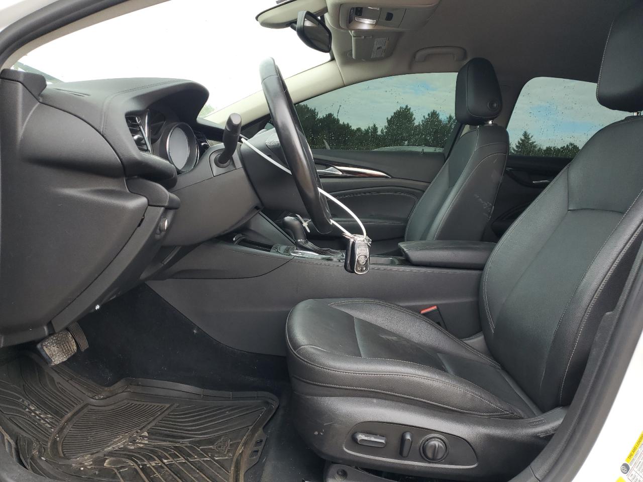 2018 Buick Regal Essence VIN: W04GP6SX5J1124780 Lot: 90852745