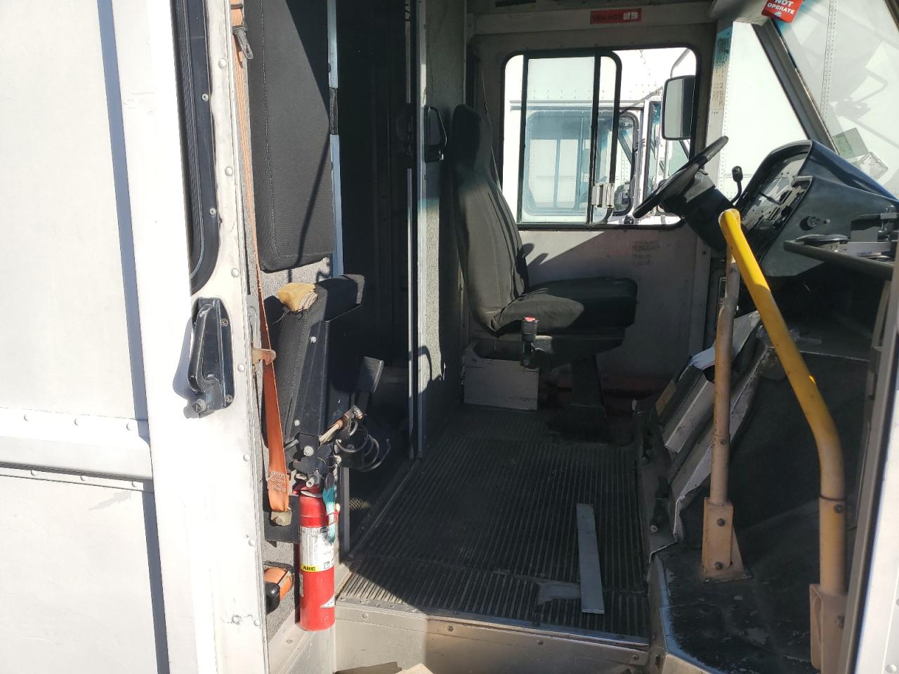 2005 Ford Econoline E350 Super Duty Stripped Chassis VIN: 1FCKE39L75HB27801 Lot: 90648775