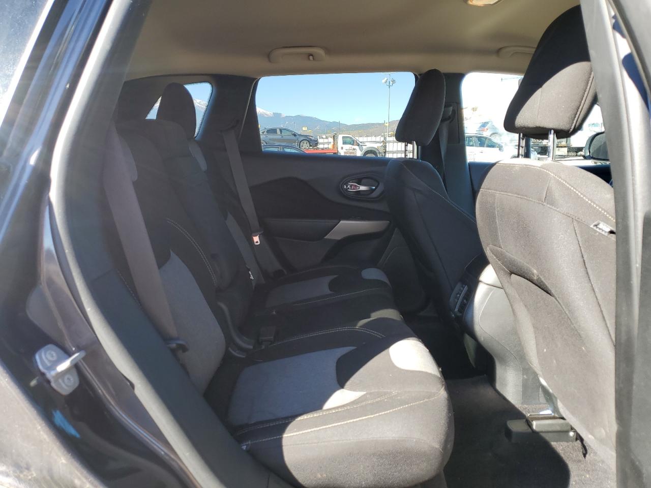 2018 Jeep Cherokee Latitude VIN: 1C4PJMCX8JD521456 Lot: 82493505