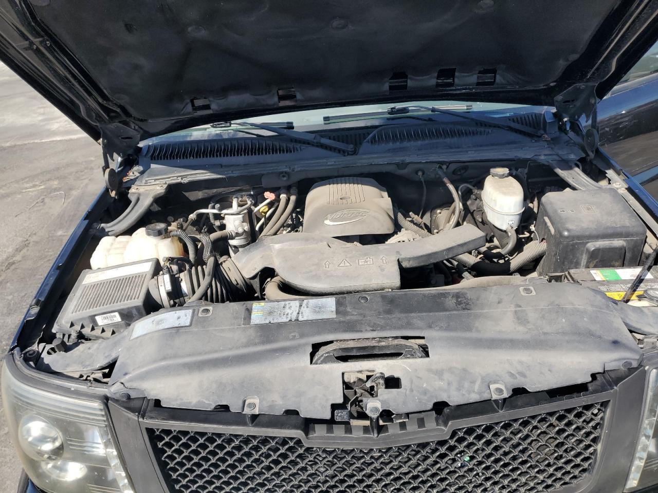 2005 Cadillac Escalade Luxury VIN: 1GYEC63TX5R104112 Lot: 82247675