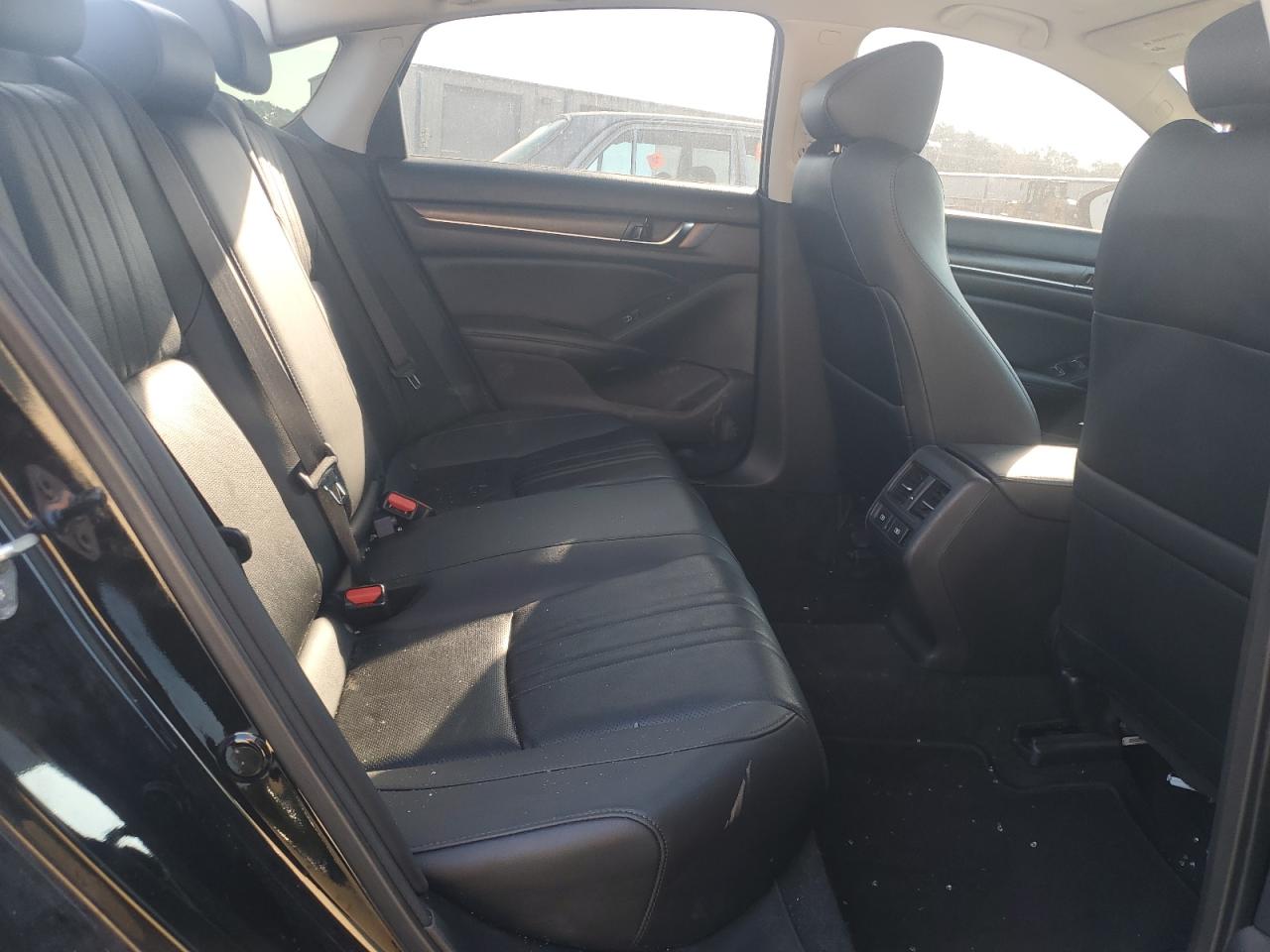 2022 Honda Accord Touring VIN: 1HGCV2F96NA010261 Lot: 81945825