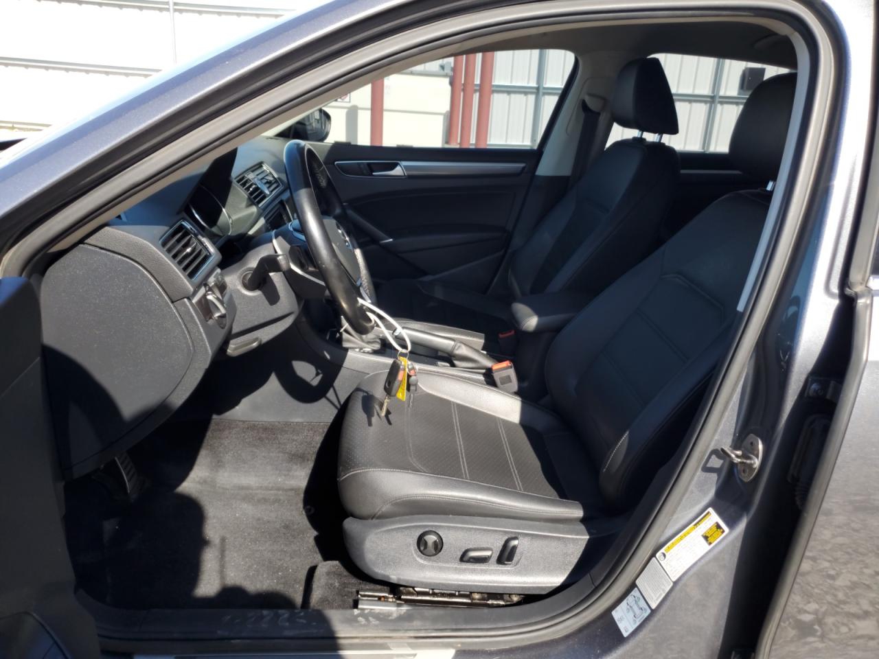 2017 Volkswagen Passat R-Line VIN: 1VWDT7A34HC020141 Lot: 81970775