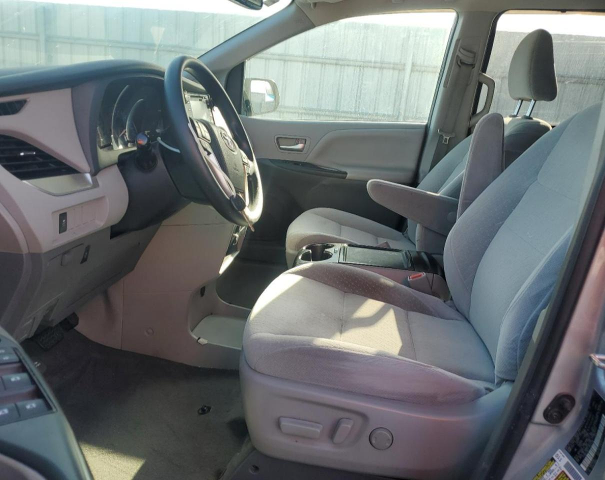 2018 Toyota Sienna Le VIN: 5TDKZ3DC5JS945139 Lot: 84890405