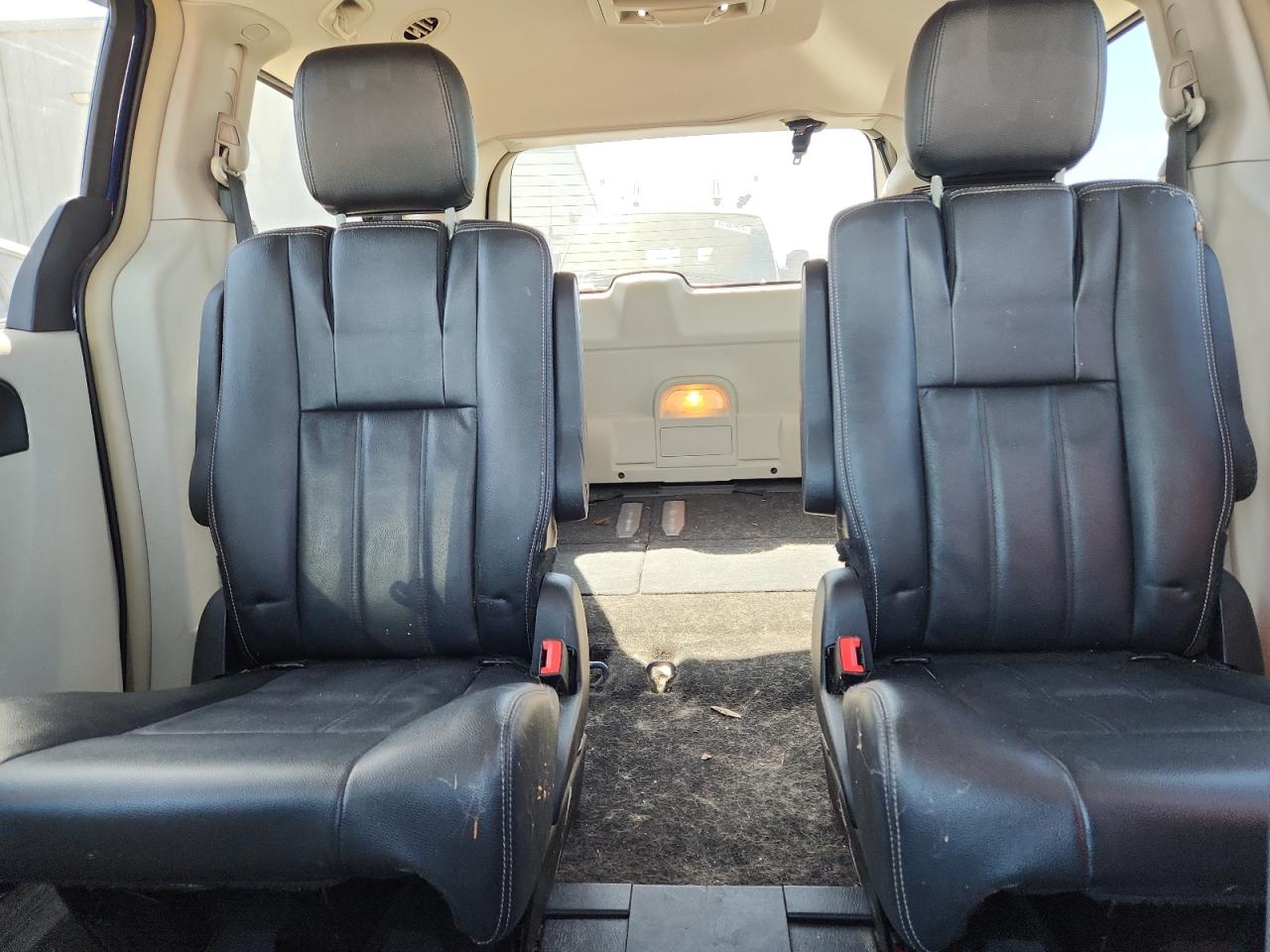 2016 Chrysler Town & Country Touring VIN: 2C4RC1BG8GR112835 Lot: 82710975