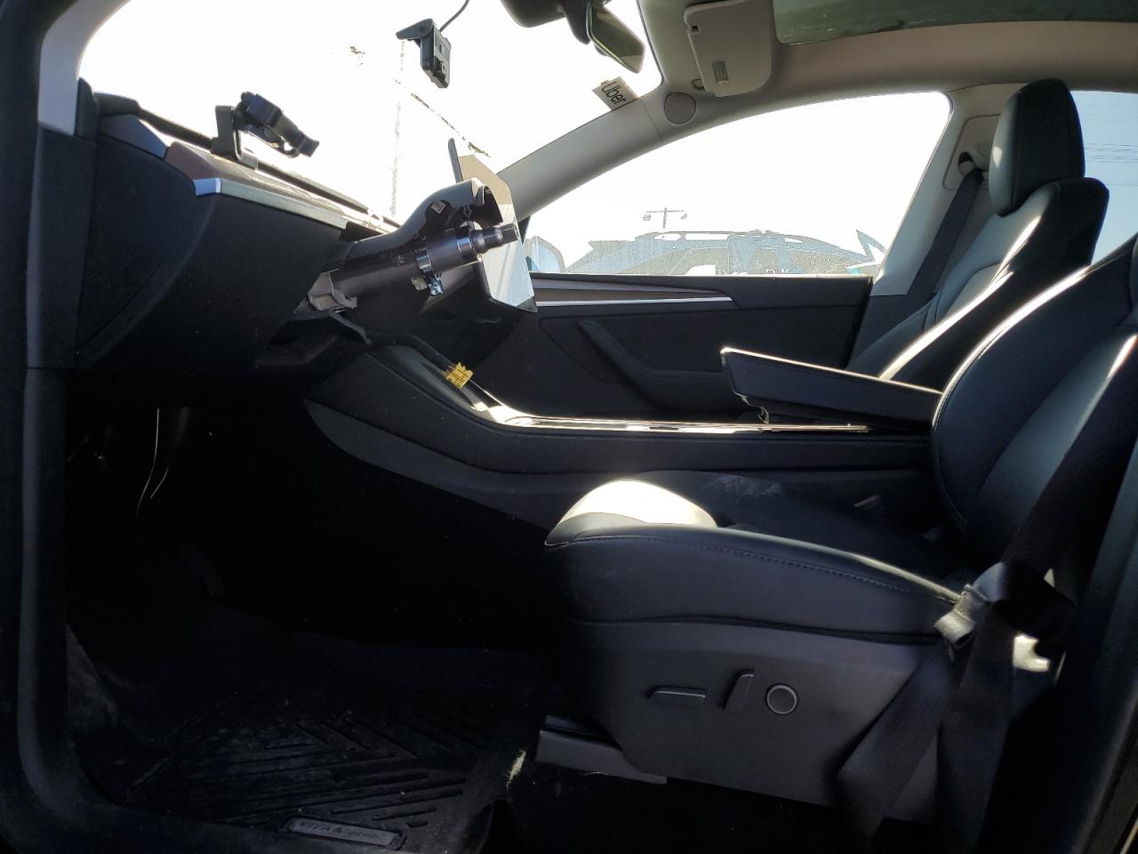 2024 Tesla Model Y VIN: 7SAYGDEE8RF107387 Lot: 90515795