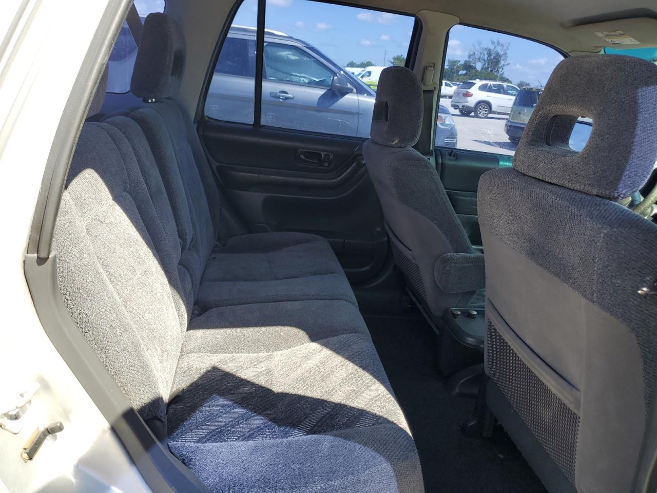 2001 Honda Cr-V Lx VIN: JHLRD28471S007700 Lot: 84655385