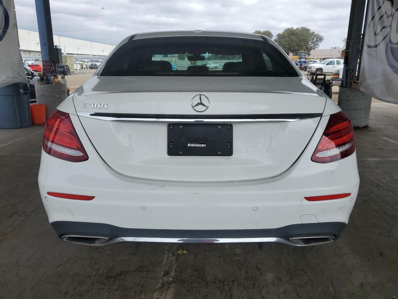 2018 Mercedes-Benz E 300 VIN: WDDZF4JB8JA407367 Lot: 85925325