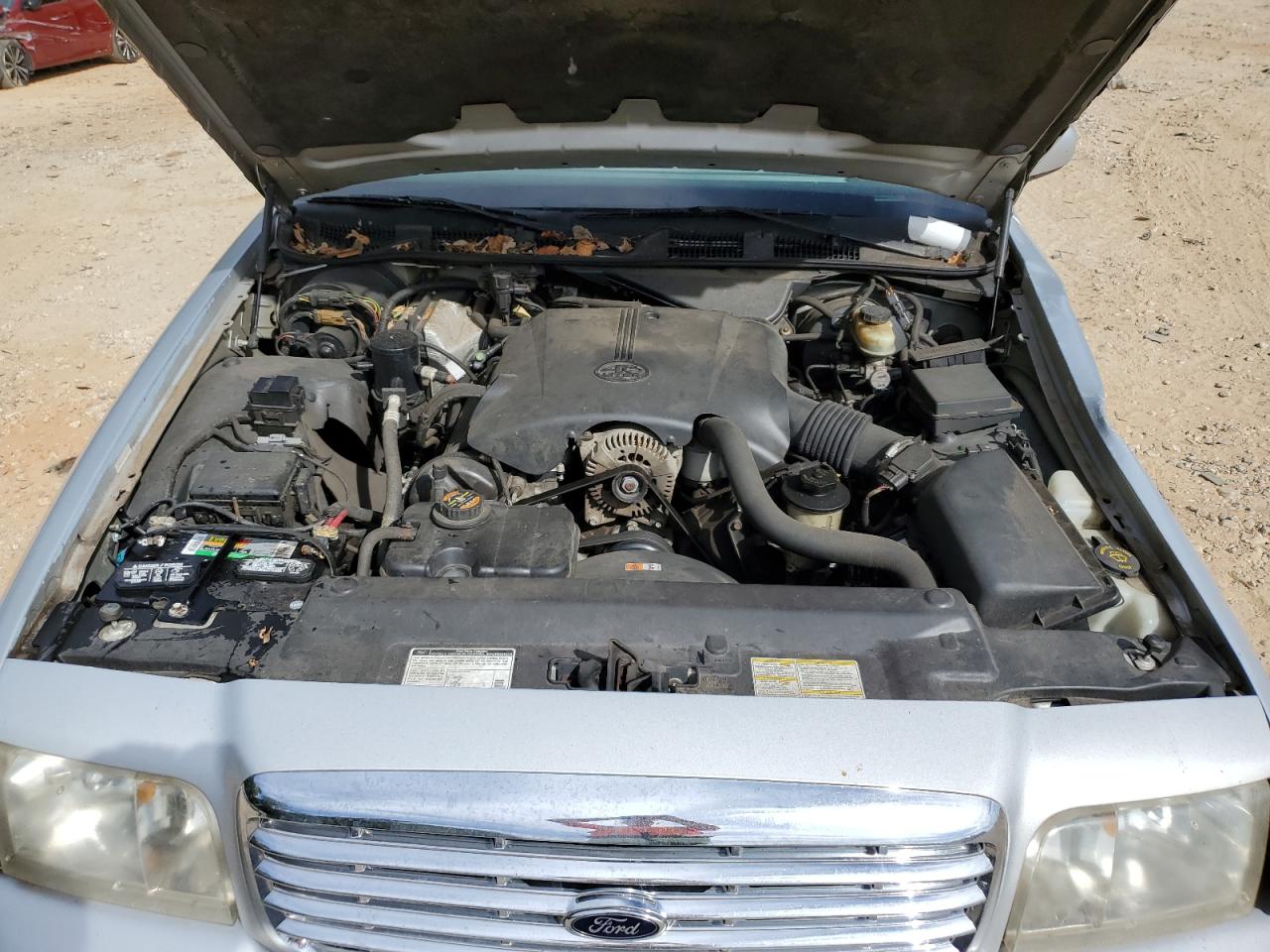 2000 Ford Crown Victoria VIN: 2FAFP73W2YX151021 Lot: 85282615