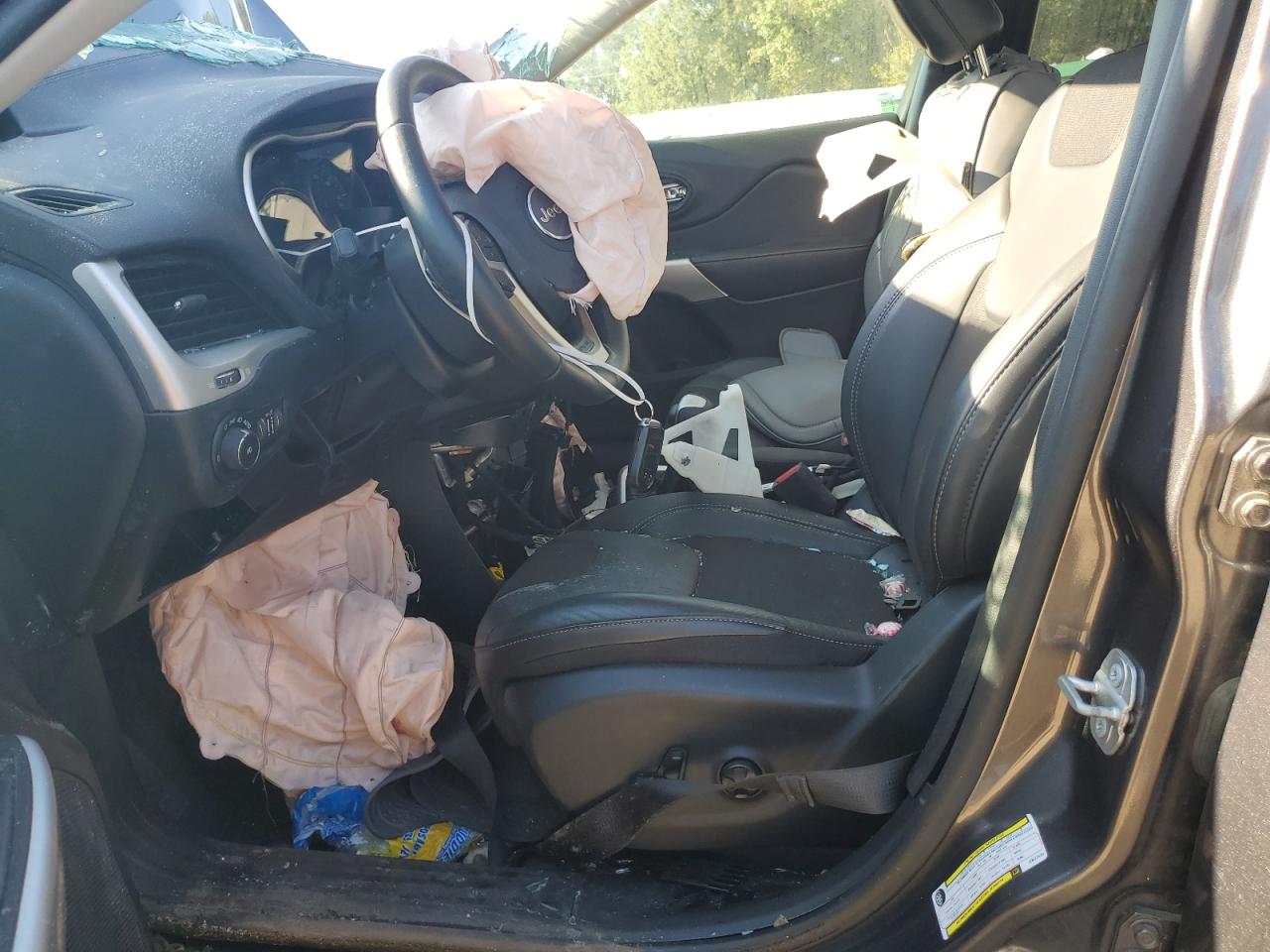 2018 Jeep Cherokee Latitude Plus VIN: 1C4PJLLBXJD577428 Lot: 82407735