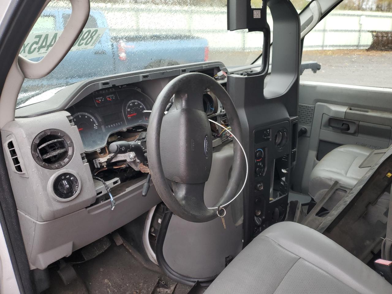 2013 Ford Econoline E350 Super Duty Box Truck VIN: 1FDWE3FL2DDB20696 Lot: 89696445