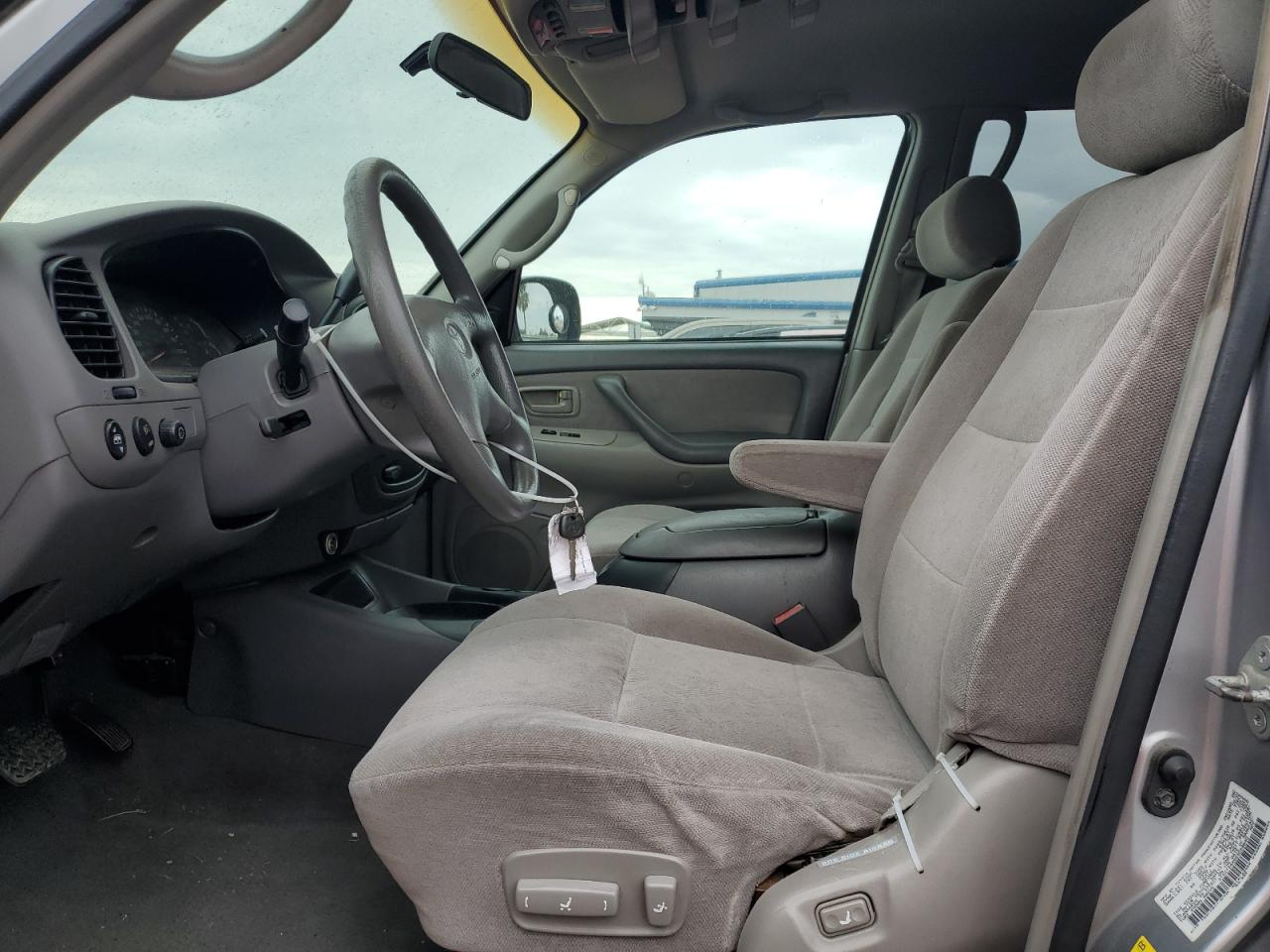 2002 Toyota Sequoia Sr5 VIN: 5TDZT34A62S059640 Lot: 82334955