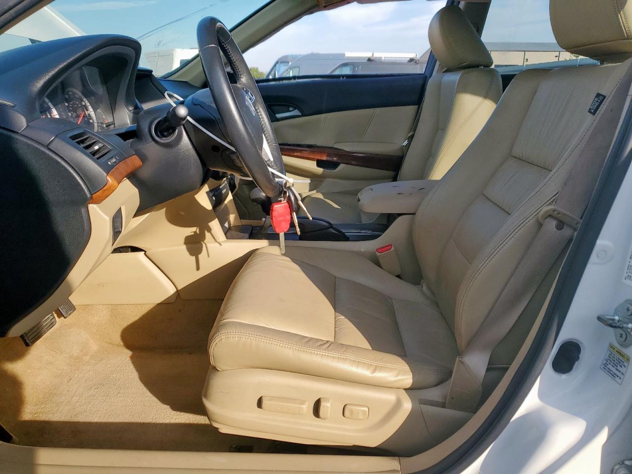 2011 Honda Accord Exl VIN: 1HGCP3F81BA026404 Lot: 82300625