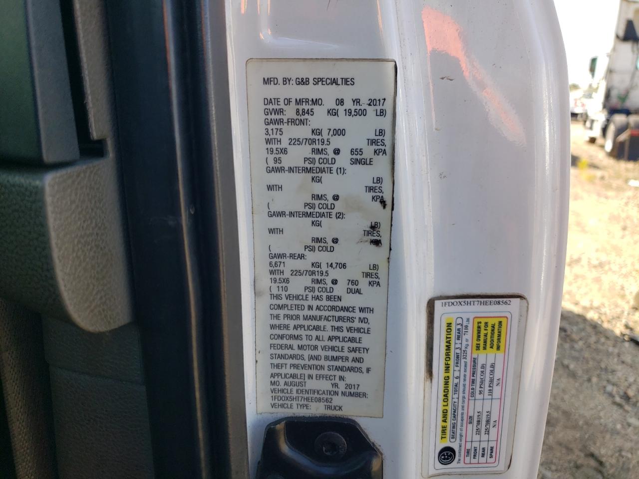 2017 Ford F550 Super Duty Hy Rail VIN: 1FD0X5HT7HEE08562 Lot: 84399615