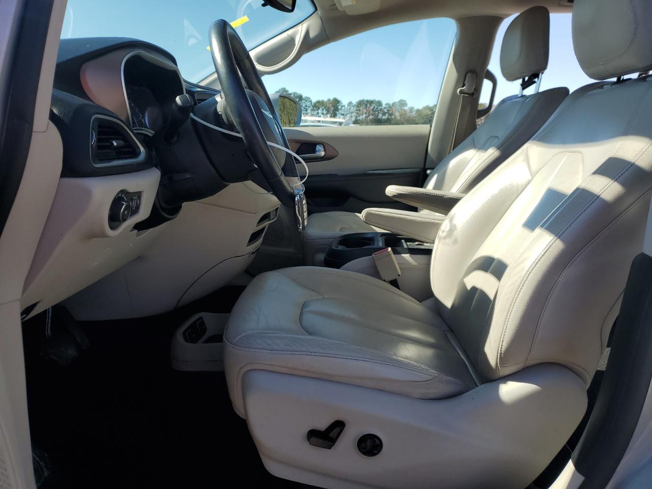 2017 Chrysler Pacifica Touring L VIN: 2C4RC1BG0HR520196 Lot: 90575255