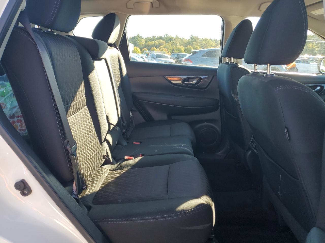 2017 Nissan Rogue S VIN: KNMAT2MV8HP615136 Lot: 85669225