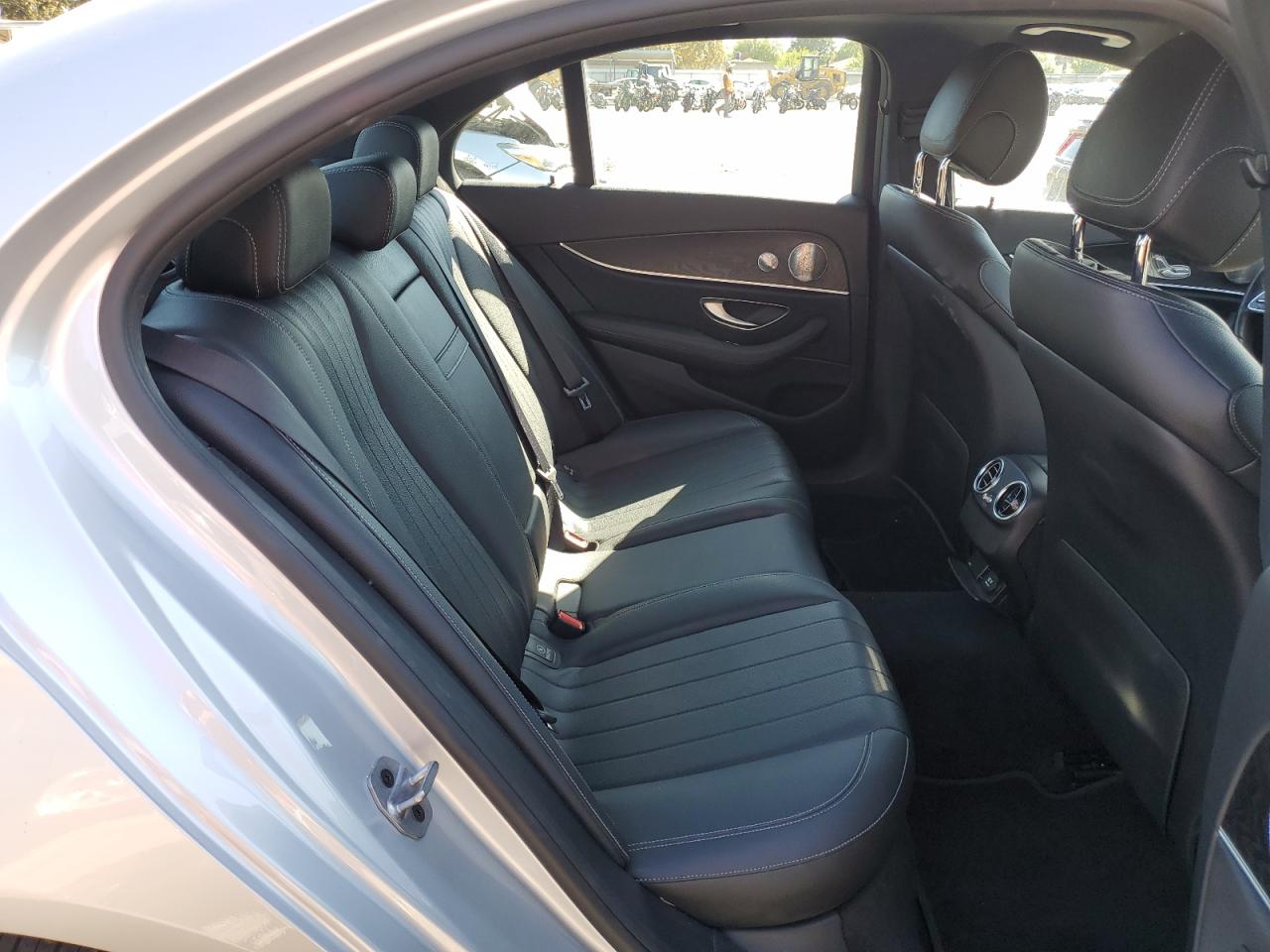 2019 Mercedes-Benz E 300 VIN: WDDZF4JB8KA530748 Lot: 82333265
