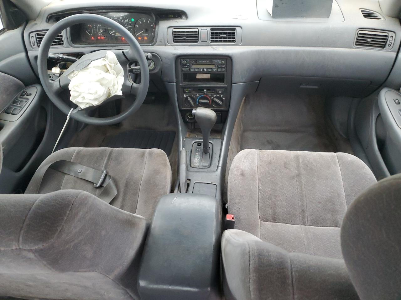 1998 Toyota Camry Le VIN: JT2BG28K9W0217800 Lot: 85507345