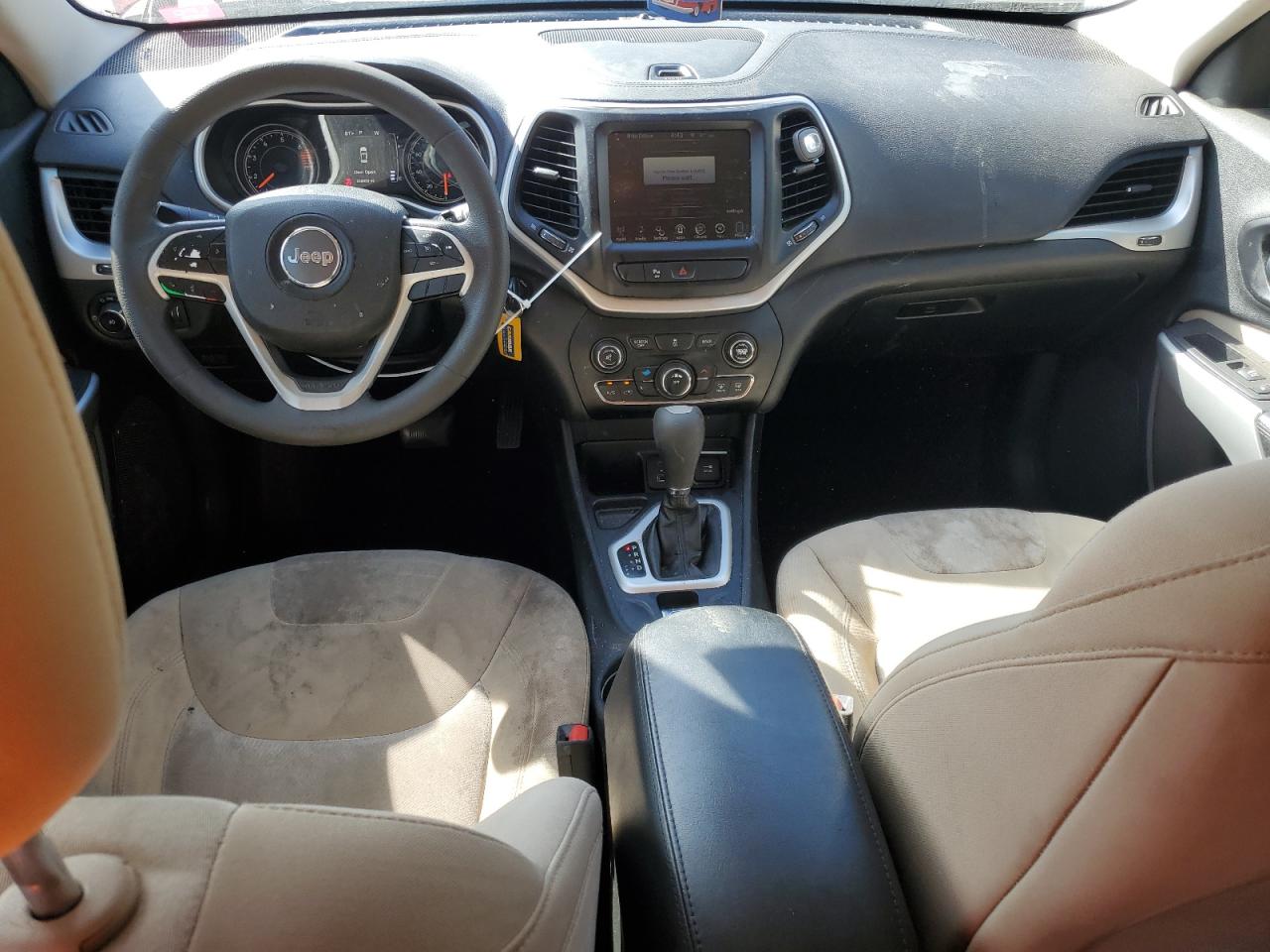 2018 Jeep Cherokee Latitude VIN: 1C4PJLCB0JD604426 Lot: 89843135