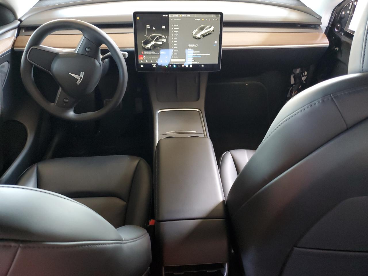 2025 Tesla Model Y VIN: 7SAYGDED2SF270100 Lot: 82744585