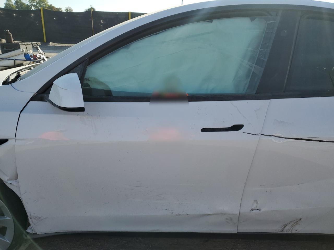 2026 Tesla Model Y VIN: 7SAYGDEE3TF327334 Lot: 84572905