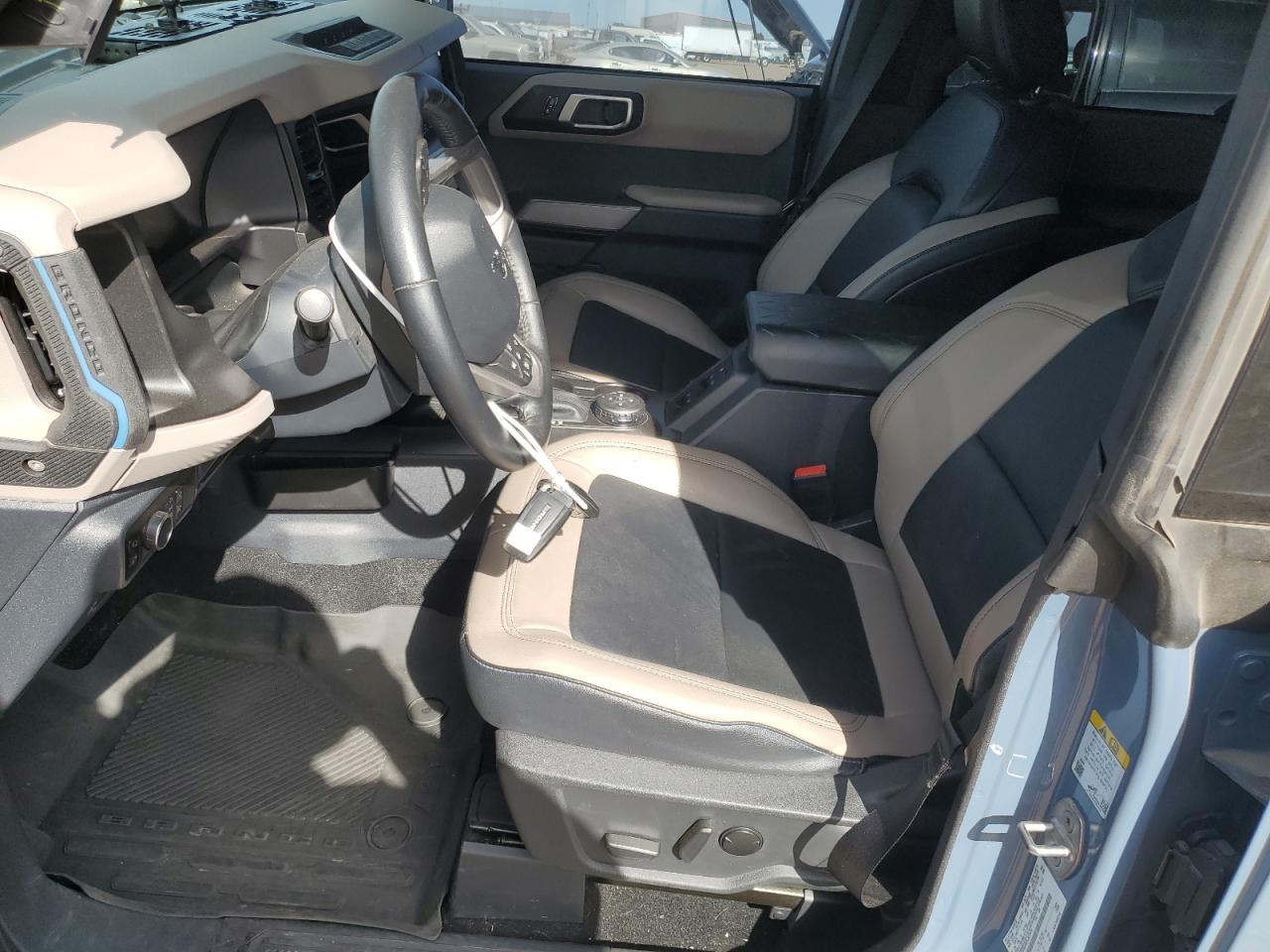 2023 Ford Bronco Base VIN: 1FMEE5DPXPLB37978 Lot: 90908135