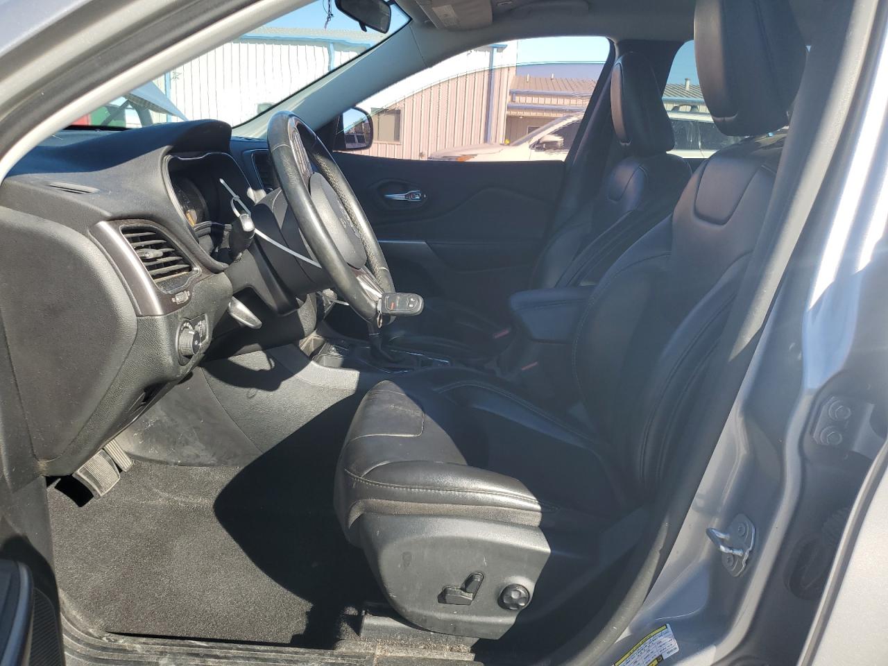 2019 Jeep Cherokee Latitude Plus VIN: 1C4PJLLB2KD403158 Lot: 89491535