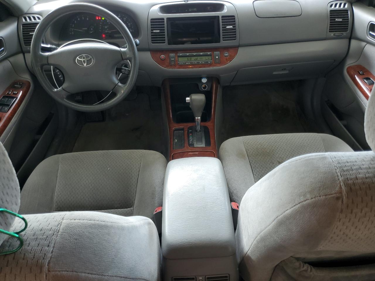 2004 Toyota Camry Le VIN: 4T1BE32K24U854749 Lot: 86070235