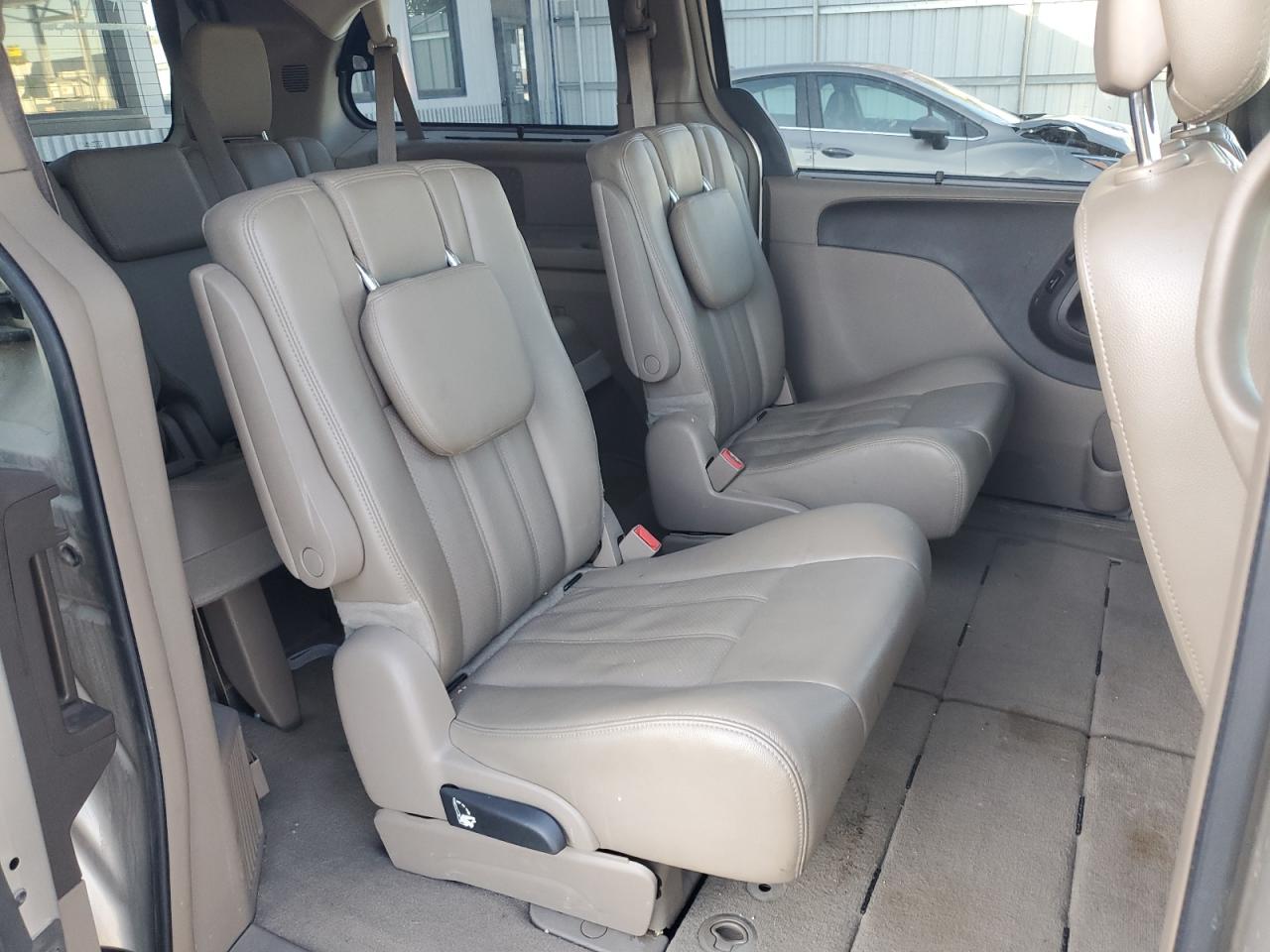 2015 Chrysler Town & Country Touring L VIN: 2C4RC1CG6FR573335 Lot: 85420535