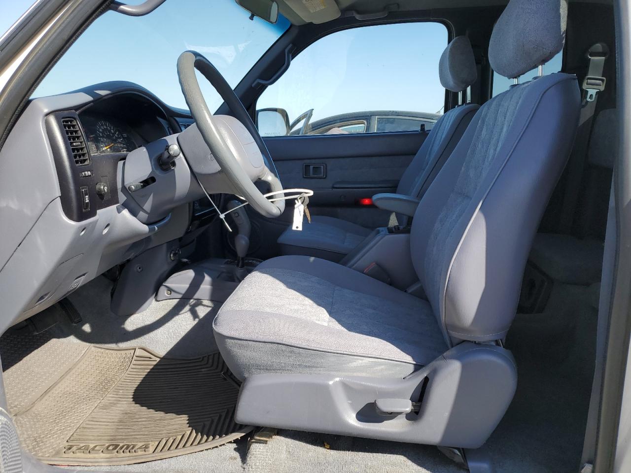 2000 Toyota Tacoma Xtracab VIN: 5TEWM72N8YZ692147 Lot: 84477905