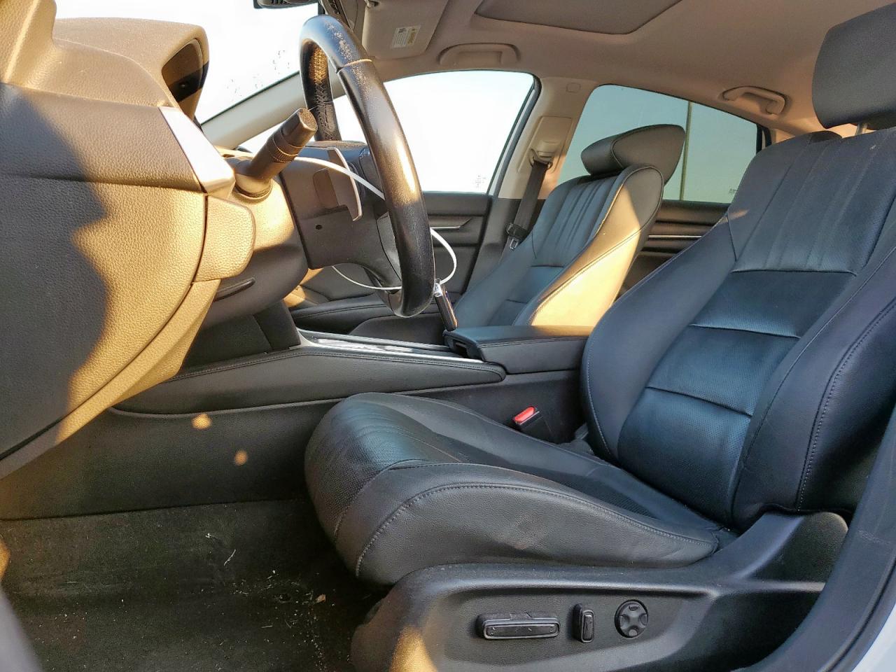 2020 Honda Accord Touring Hybrid VIN: 1HGCV3F94LA003926 Lot: 85309175