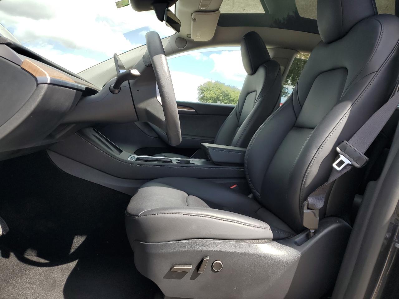 2024 Tesla Model Y VIN: 7SAYGDED8RF055511 Lot: 82562745