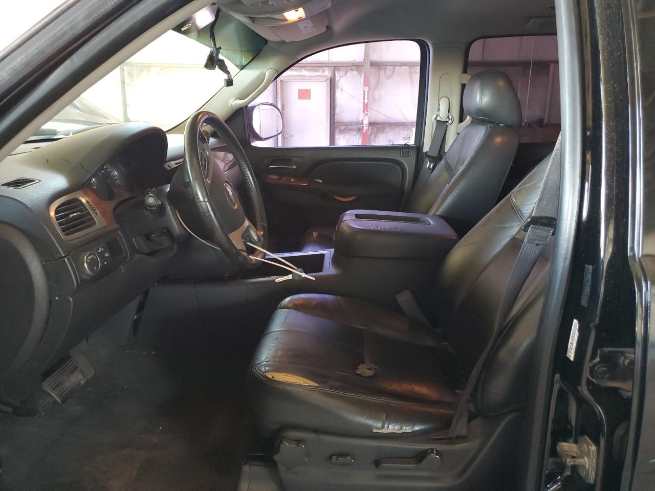 2014 Chevrolet Suburban C1500 Lt VIN: 1GNSCJE0XER138413 Lot: 84211905