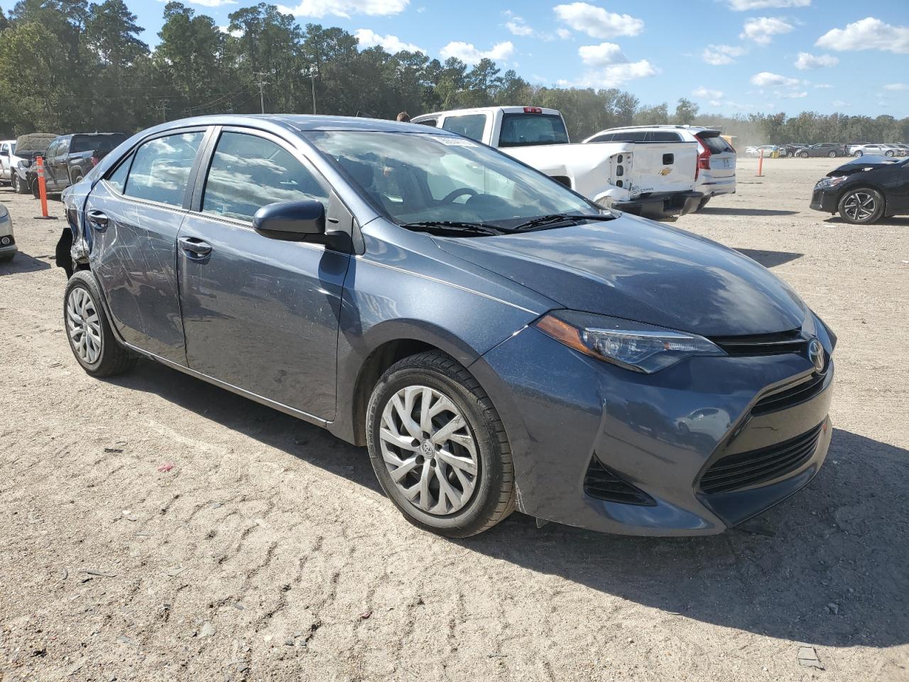 2018 Toyota Corolla L VIN: 5YFBURHE7JP810475 Lot: 90654175