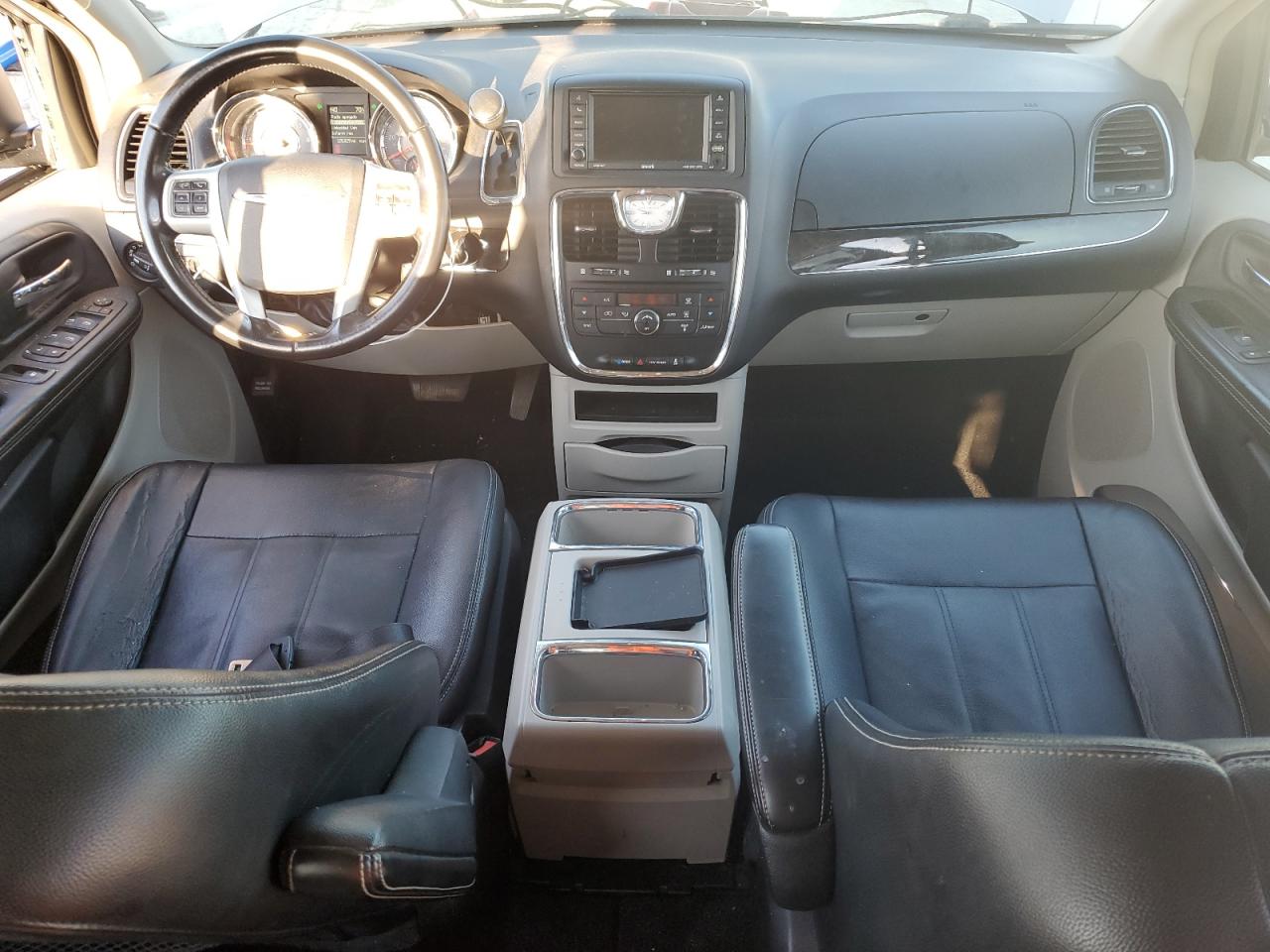 2016 Chrysler Town-Count VIN: 2C4RC1BG2GR259832 Lot: 82310785