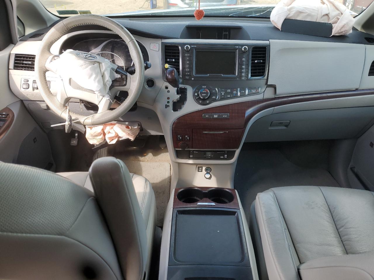 2011 Toyota Sienna Xle VIN: 5TDDK3DC6BS029911 Lot: 85330425