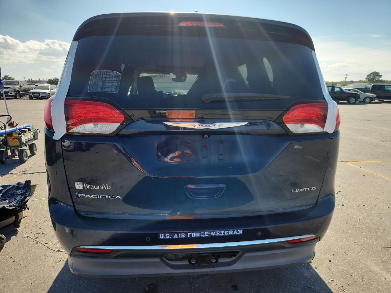2018 Chrysler Pacifica Limited VIN: 2C4RC1GG6JR214246 Lot: 87242455